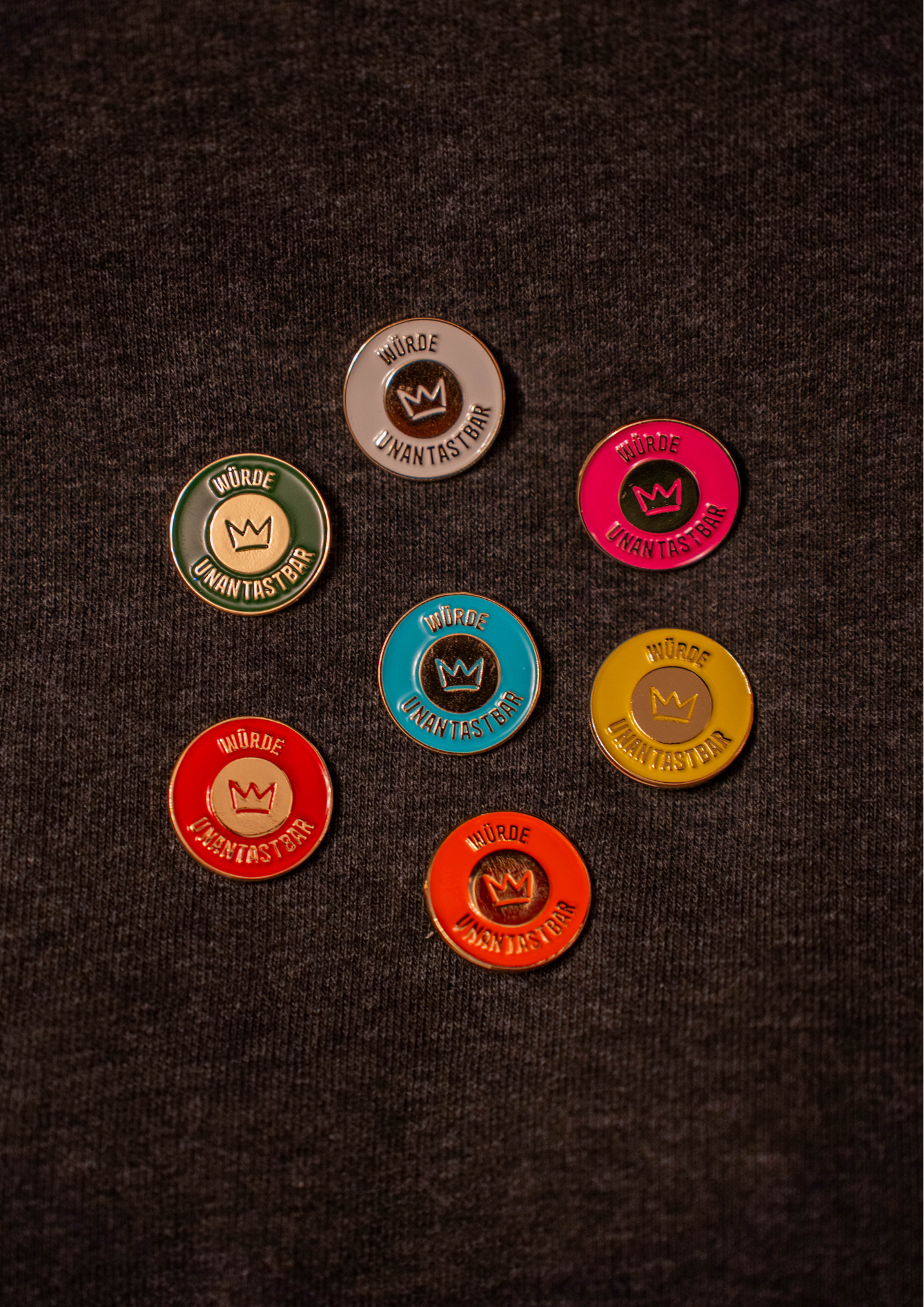 Würde Pins